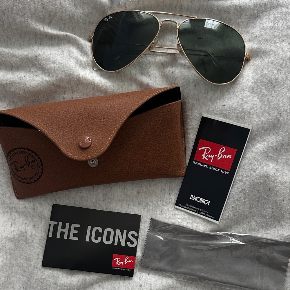 Ray-Ban Gold Aviator Sunglasses with Brown Case